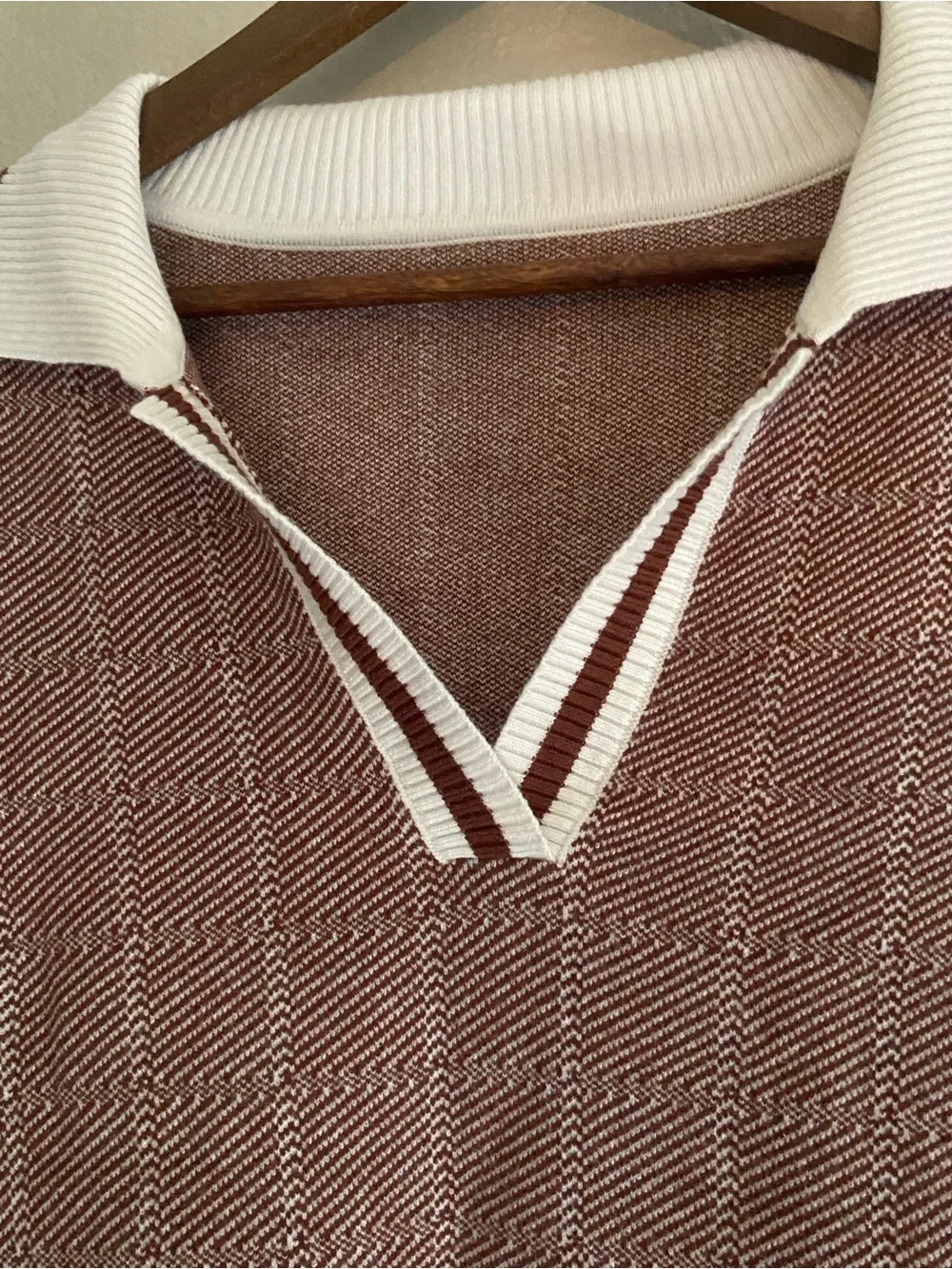 Women's V-Neck Collared Sweater in Dusty Rose/Coffee with White Trim Size M NWOT